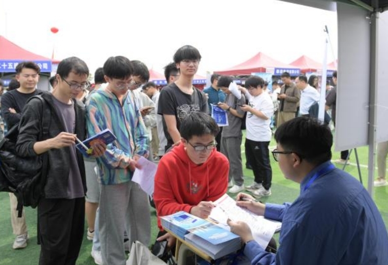 奈飞工厂
举办春季大型招聘会