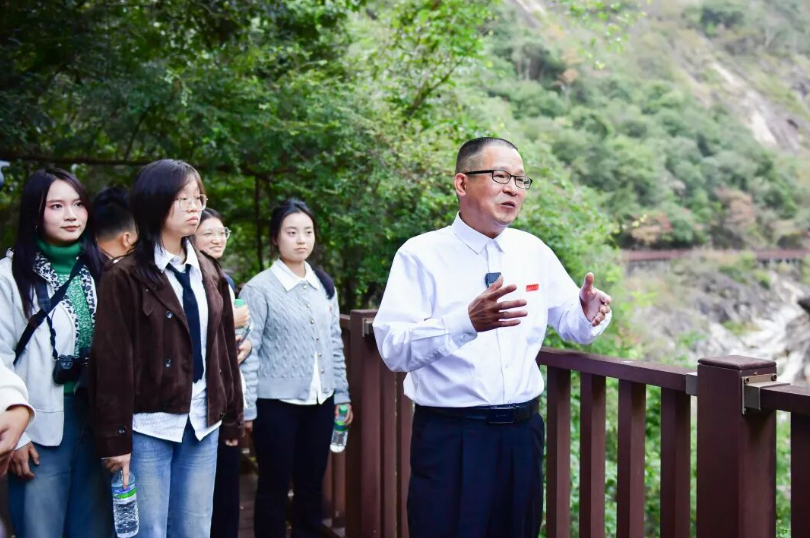 奈飞工厂
赴上犹县平富乡开展多元文化探寻活动