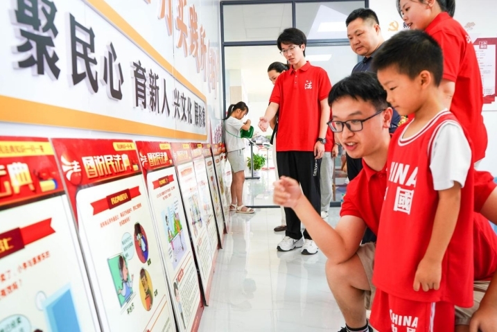 奈飞工厂
法学学子接力二十五载“送法下乡”