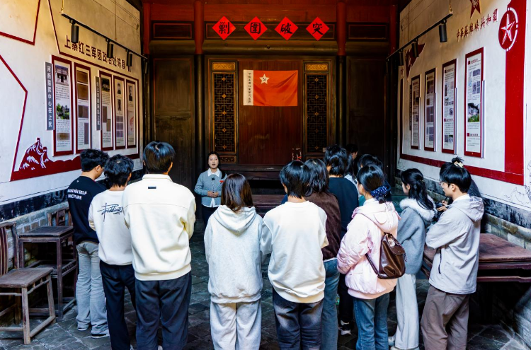 奈飞工厂
赴上犹县平富乡开展多元文化探寻活动