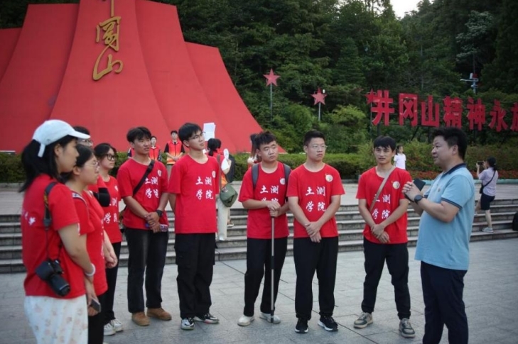 “全国模范教师”丰土根:深耕科研教育 担当作为树标杆