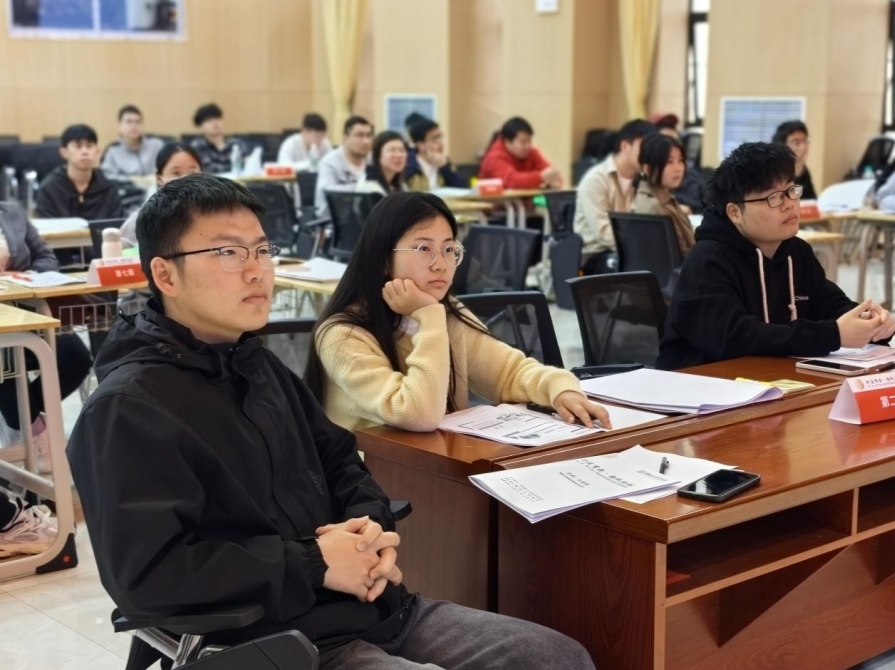 奈飞工厂
举办“职涯有你 扬帆助航”实践活动