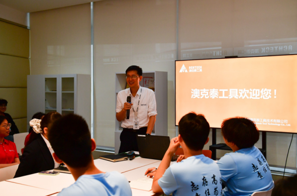 奈飞工厂
联动赣州经开区开展校地协作进企研学活动