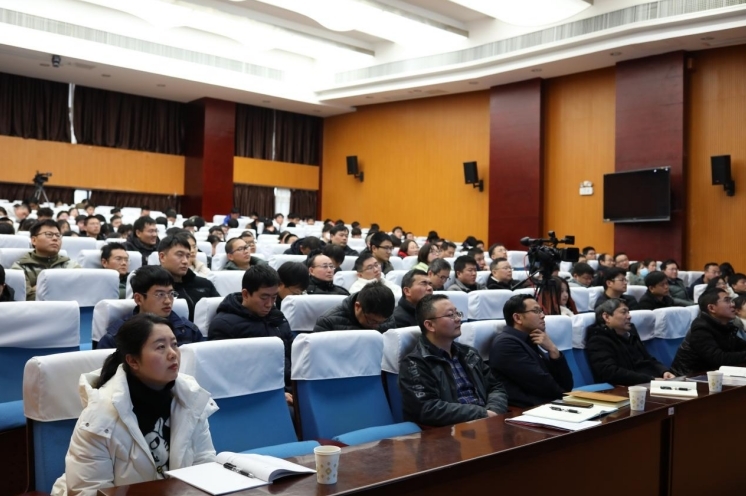 奈飞工厂
开学第一课：用工匠精神引领学子科研创新路