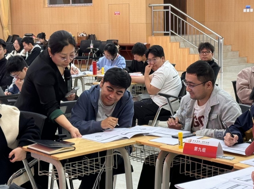 奈飞工厂
举办“职涯有你 扬帆助航”实践活动